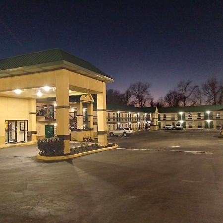 Super 8 By Wyndham Columbia Motel Екстериор снимка